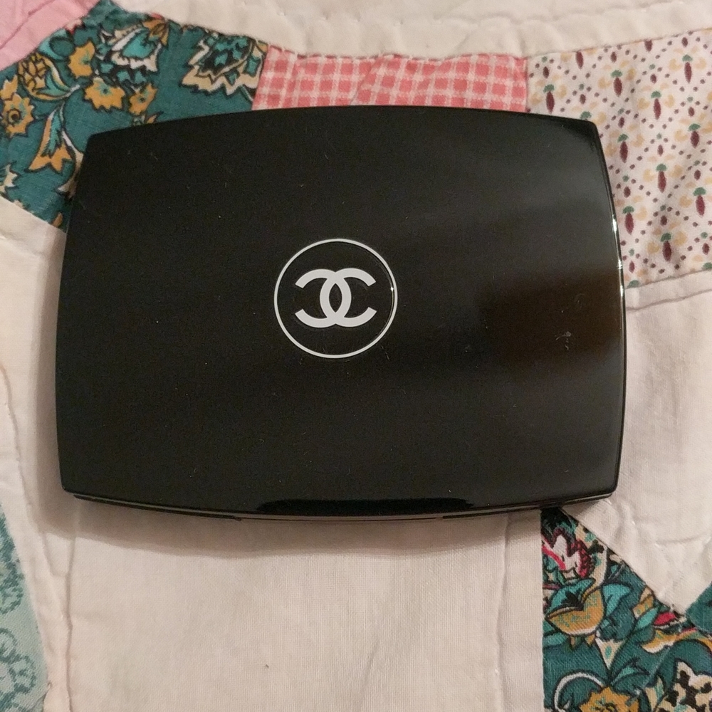 Chanel compact foundation